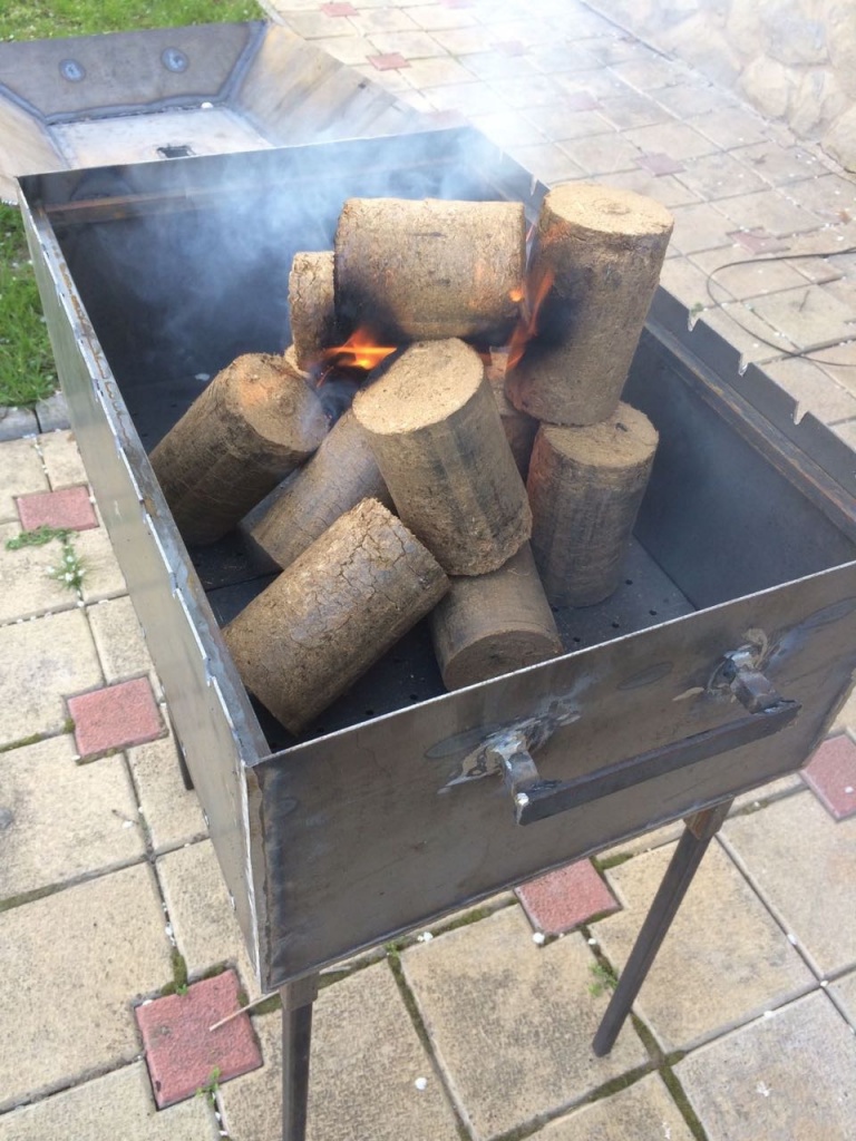 Инструкция по розжигу брикетов из виноградной лозы - разгораются дрова