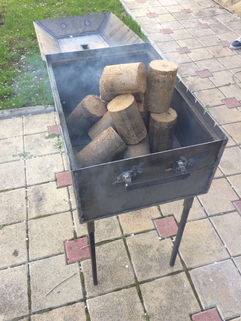 Инструкция по розжигу брикетов из виноградной лозы - возгорание дров